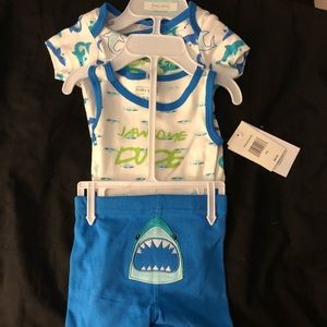 Baby gear Jaw some dude and back off 3 piece outfit
0 - 3 m